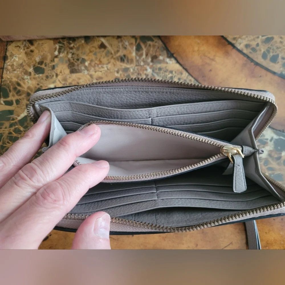 Marc Jacobs Gray Leather Bag - Picture 8 of 8